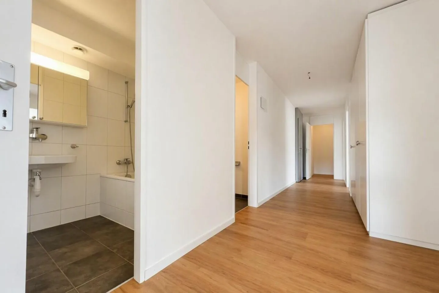 Appartamento 4.5 stanze parzialmente ristrutturato con un layout attraente - Foto 4 di 10