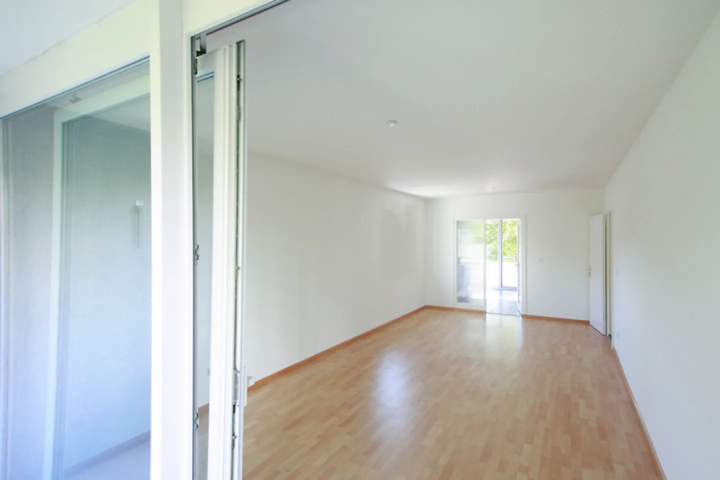 Sunny apartment with two balconies in a central location - Photo 3 of 5