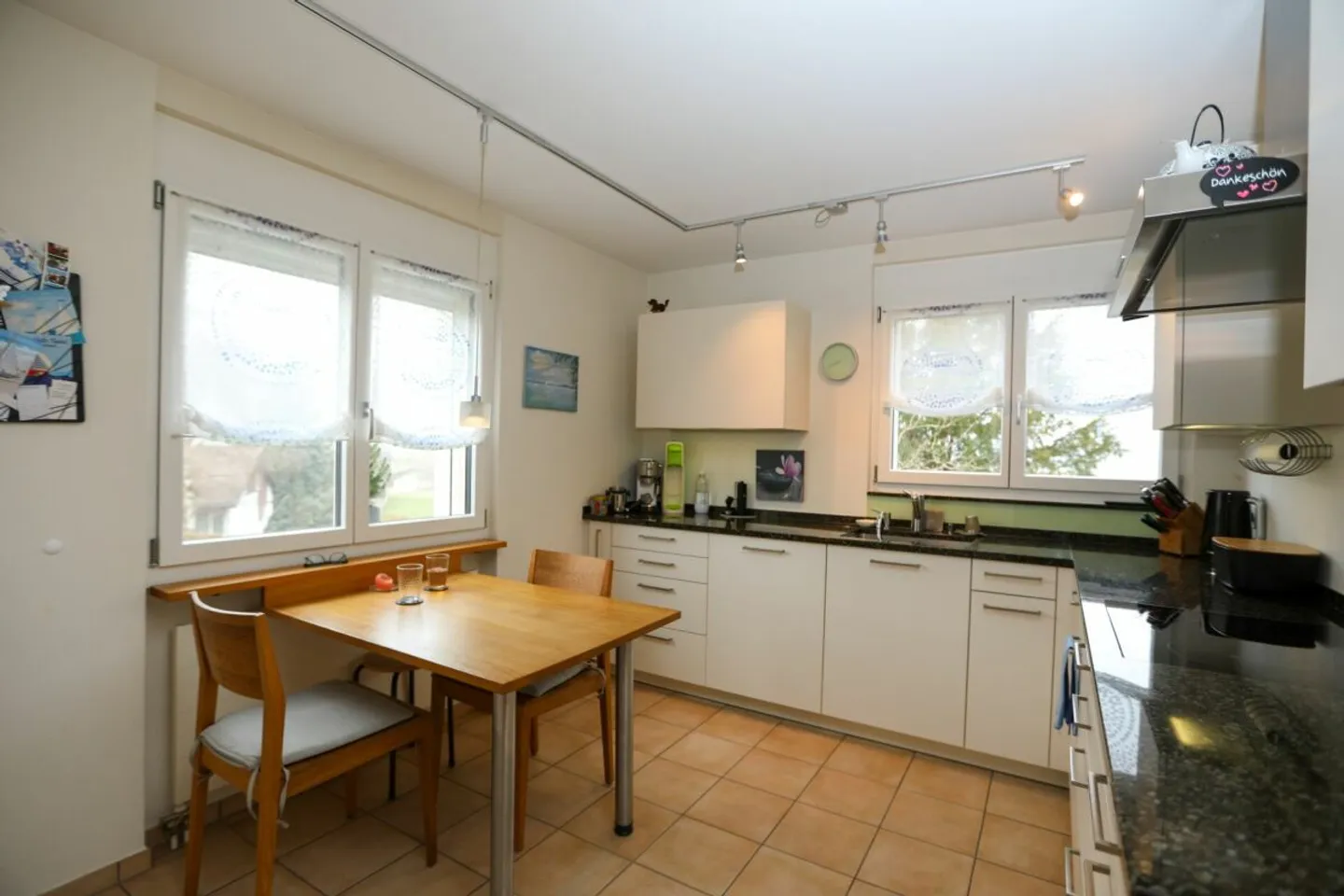 Family-friendly semi-detached house with space and garden - Photo 4 of 11