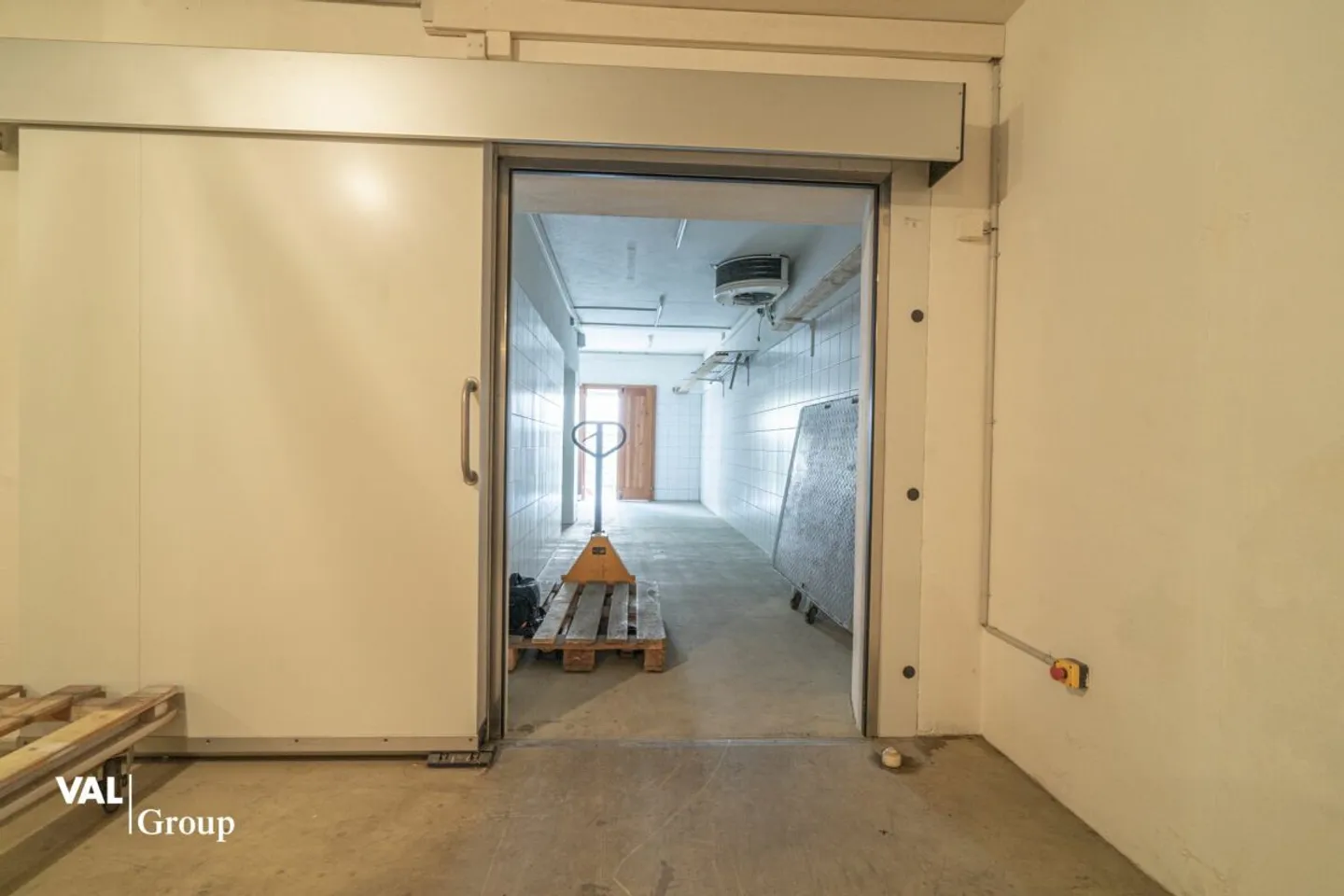 Dépôt/Entrepôt attrayant dans un emplacement central - Photo 4 sur 12