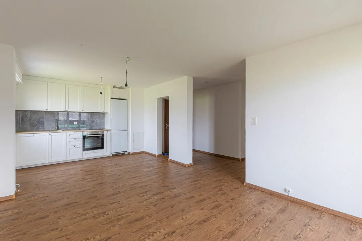 Renovierte 2,5-Zimmer-Penthouse-Wohnung sofort verfügbar! - Foto 1 von 13