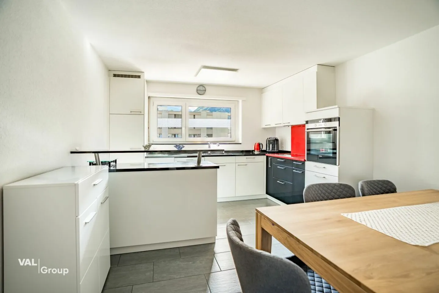 Sunny 3.5-room apartment in the center of Visp - Photo 6 of 13