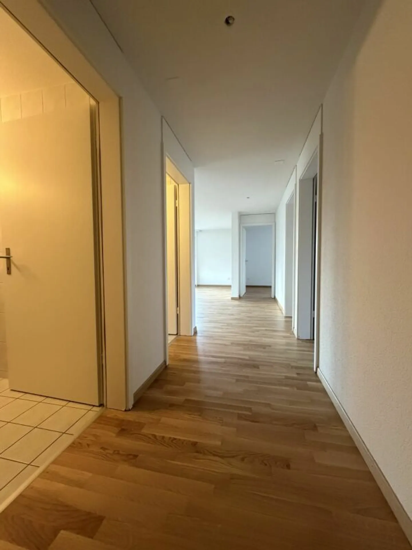 Appartement lumineux de 4.5 pièces avec grand balcon - Photo 4 sur 13