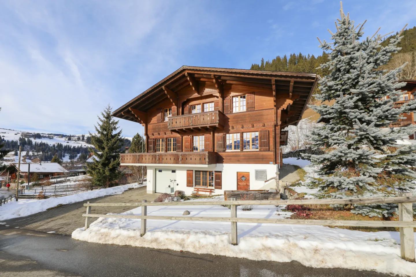 Bellissimo chalet alpino con garage e vista panoramica - Foto 1 di 11