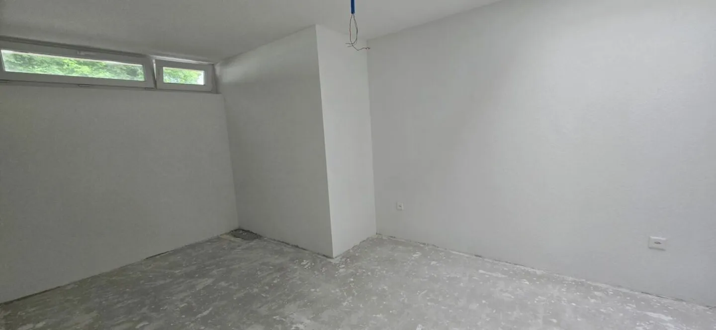 Appartamento moderno con grande terrazza - Foto 7 di 9