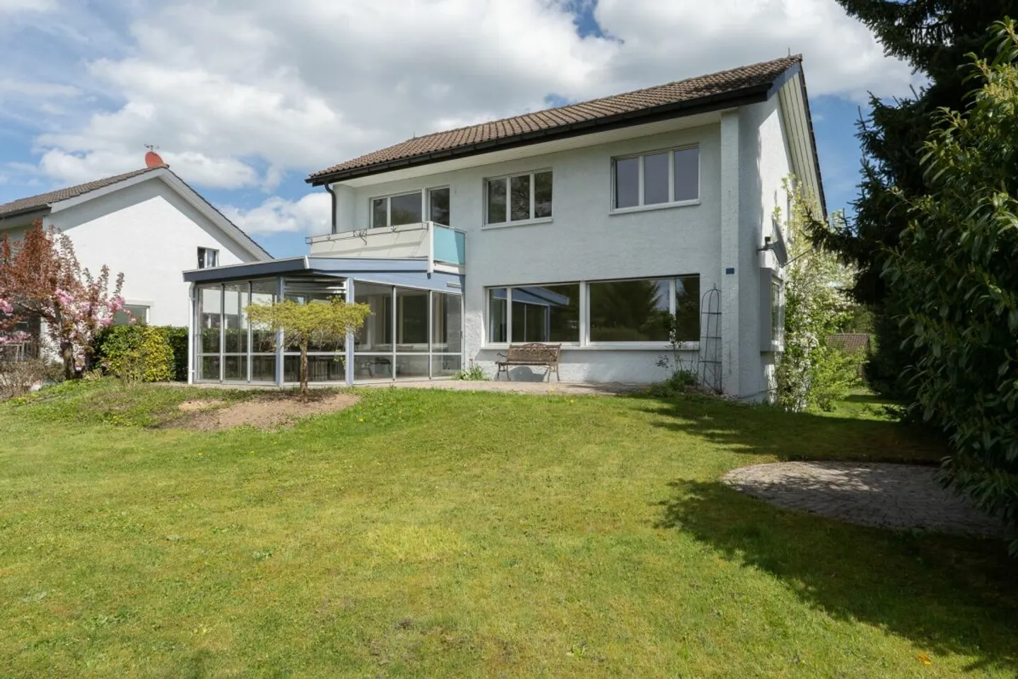 Grande casa unifamiliare con giardino - Foto 1 di 13