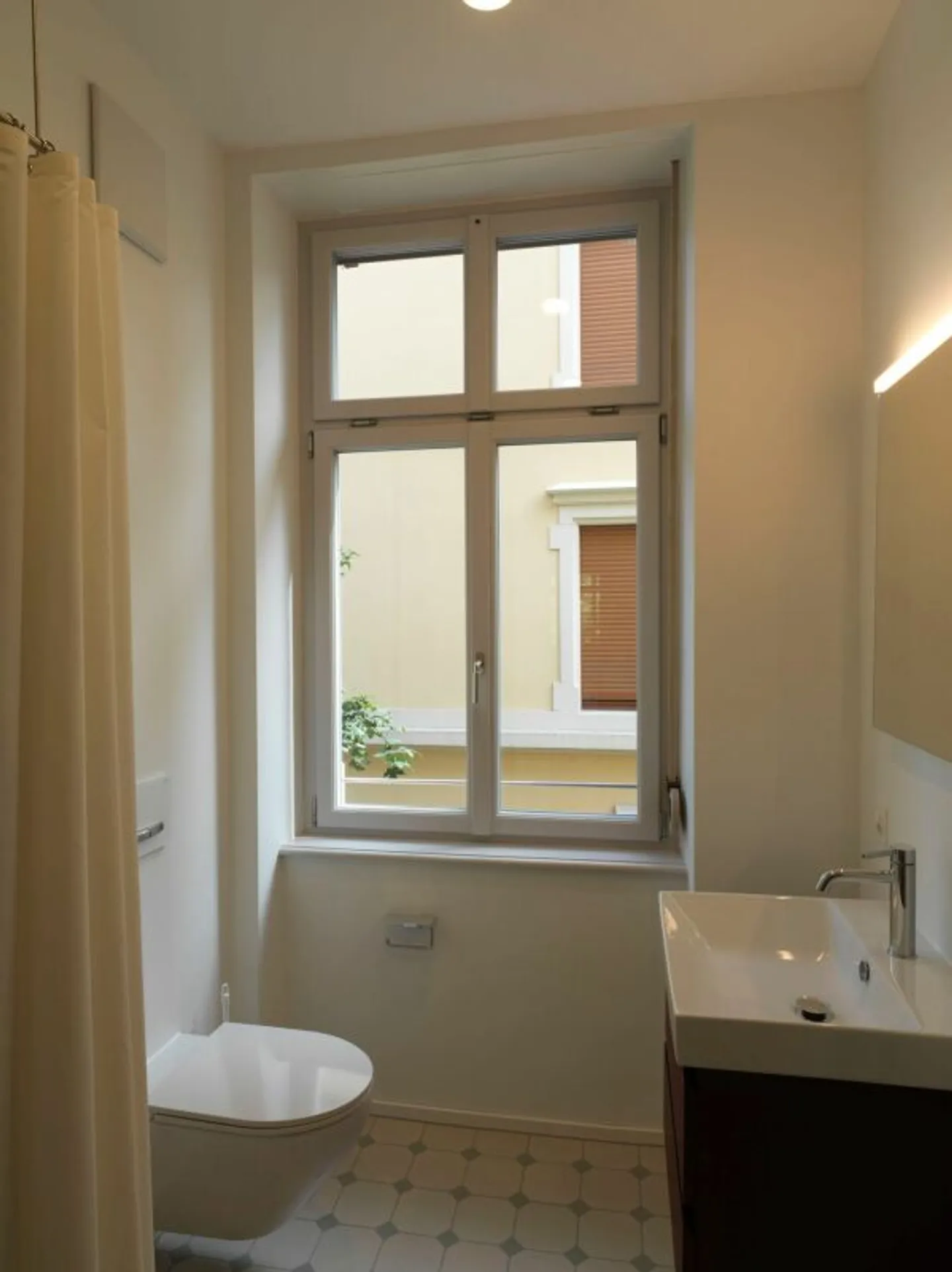 Esclusivo appartamento con giardino di 4 1/2 locali con comfort moderno in Rütimeyerplatz - Foto 8 di 9