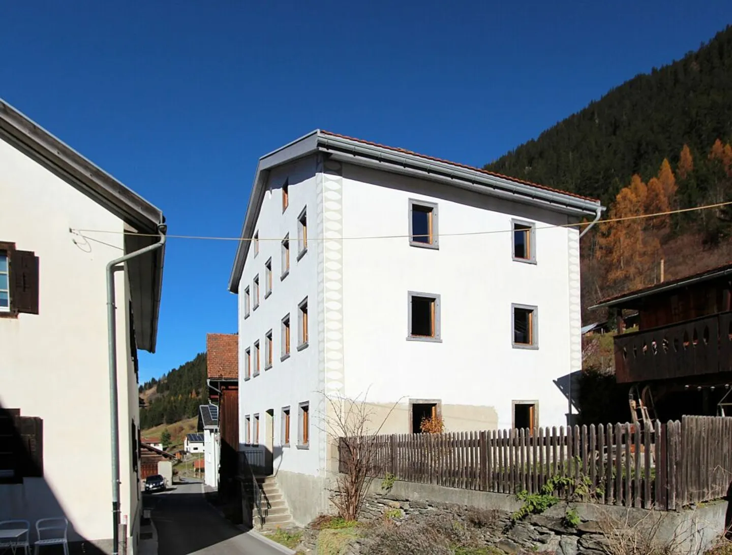 Casa multifamiliare storica con grande fienile a Tinizong - Foto 11 di 13