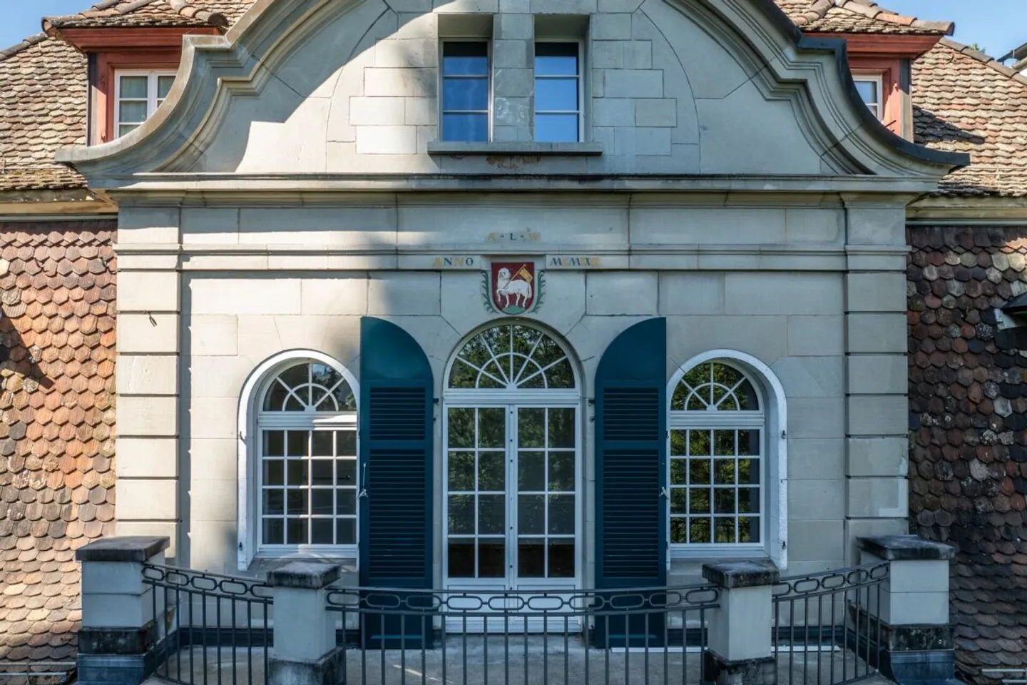 As a private residence, law firm or clinic: Art Nouveau city villa with large park and lake view - Photo 6 of 13