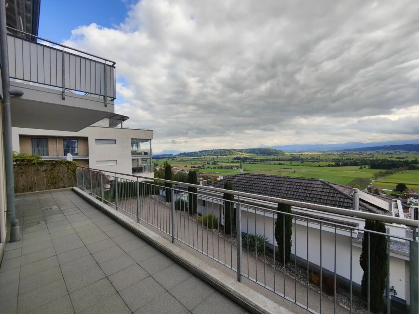 Exclusive terrace apartment with a view of nature and mountains - Photo 9 of 13