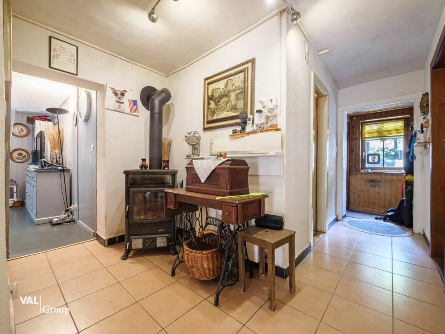 High potential just steps from Sion - House with outbuildings - Photo 9 of 13
