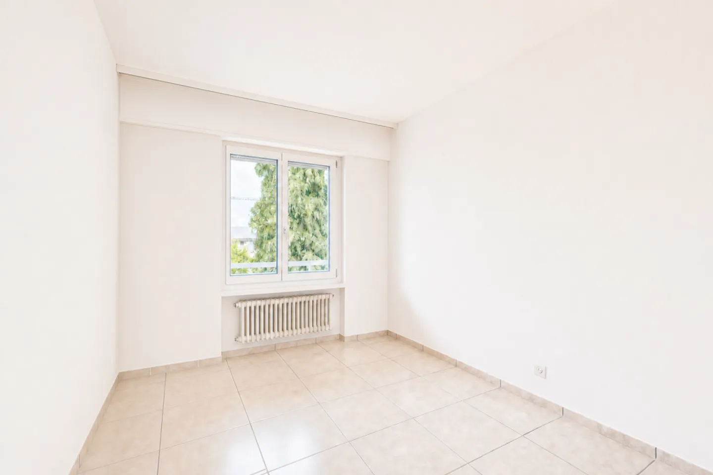Well-maintained condominium in Kaiseraugst village - Photo 12 of 13