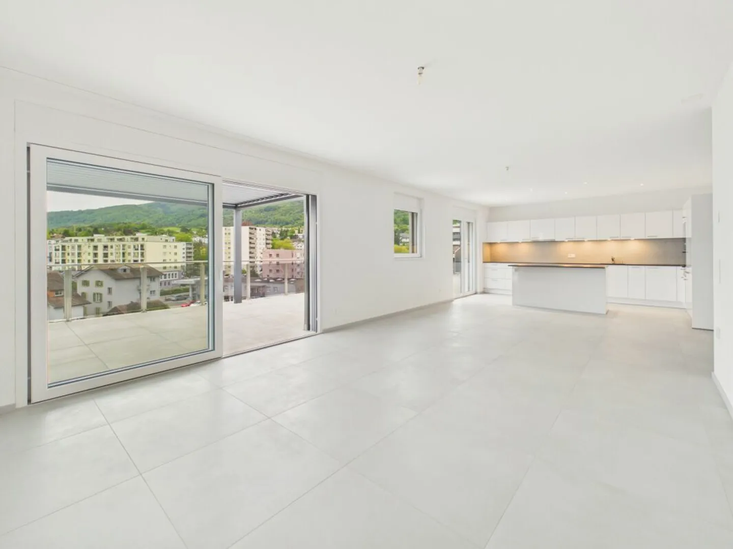 Exklusive Attikawohnung mit grosser Terrasse und ruhiger Wohnlage - Foto 4 di 13