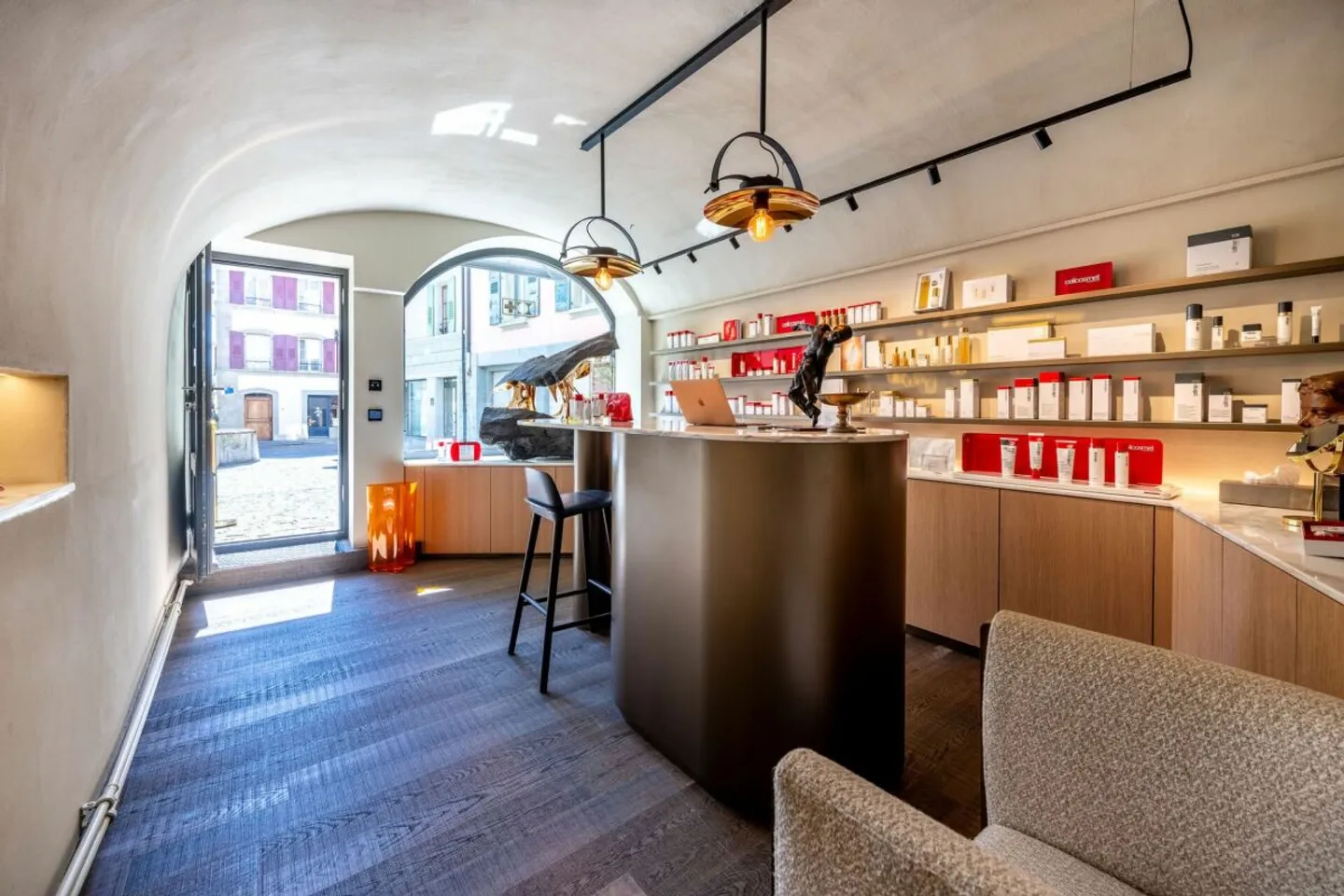 LUTRY - Ein einzigartiger Ort im Herzen des Dorfes | Wohn-, Gewerbe- oder Boutique-Hotel - Foto 12 von 13