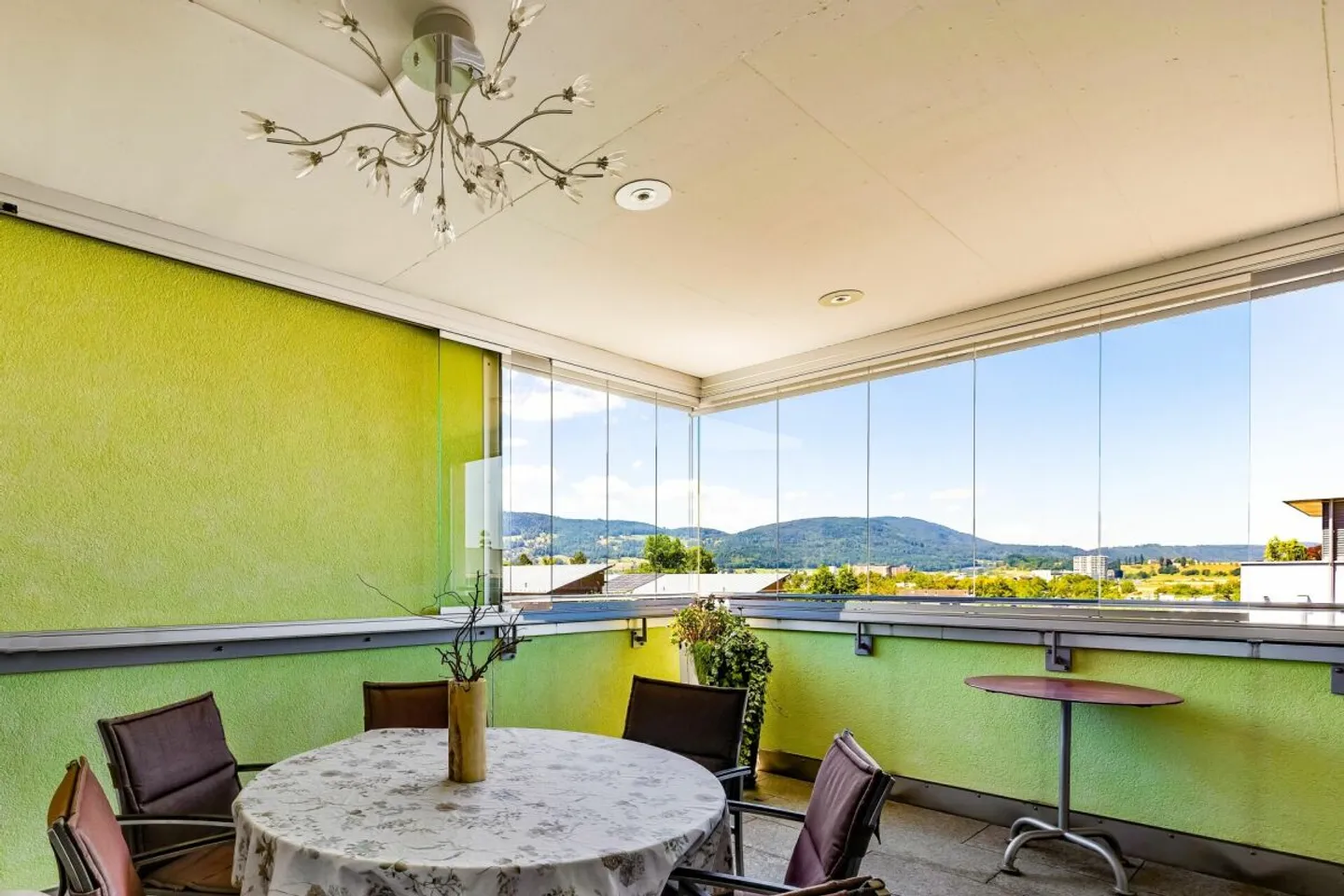 Appartamento moderno con balcone - Foto 12 di 13