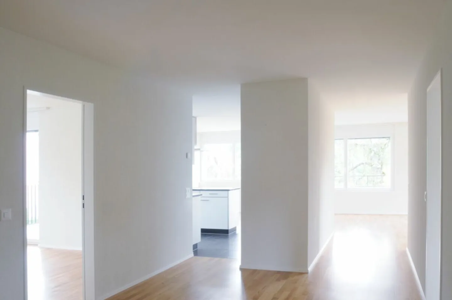 Cozy, bright 5.5-room apartment with modern comfort and an inviting balcony - here you will feel right at home in Bäretswil. - Photo 6 of 13