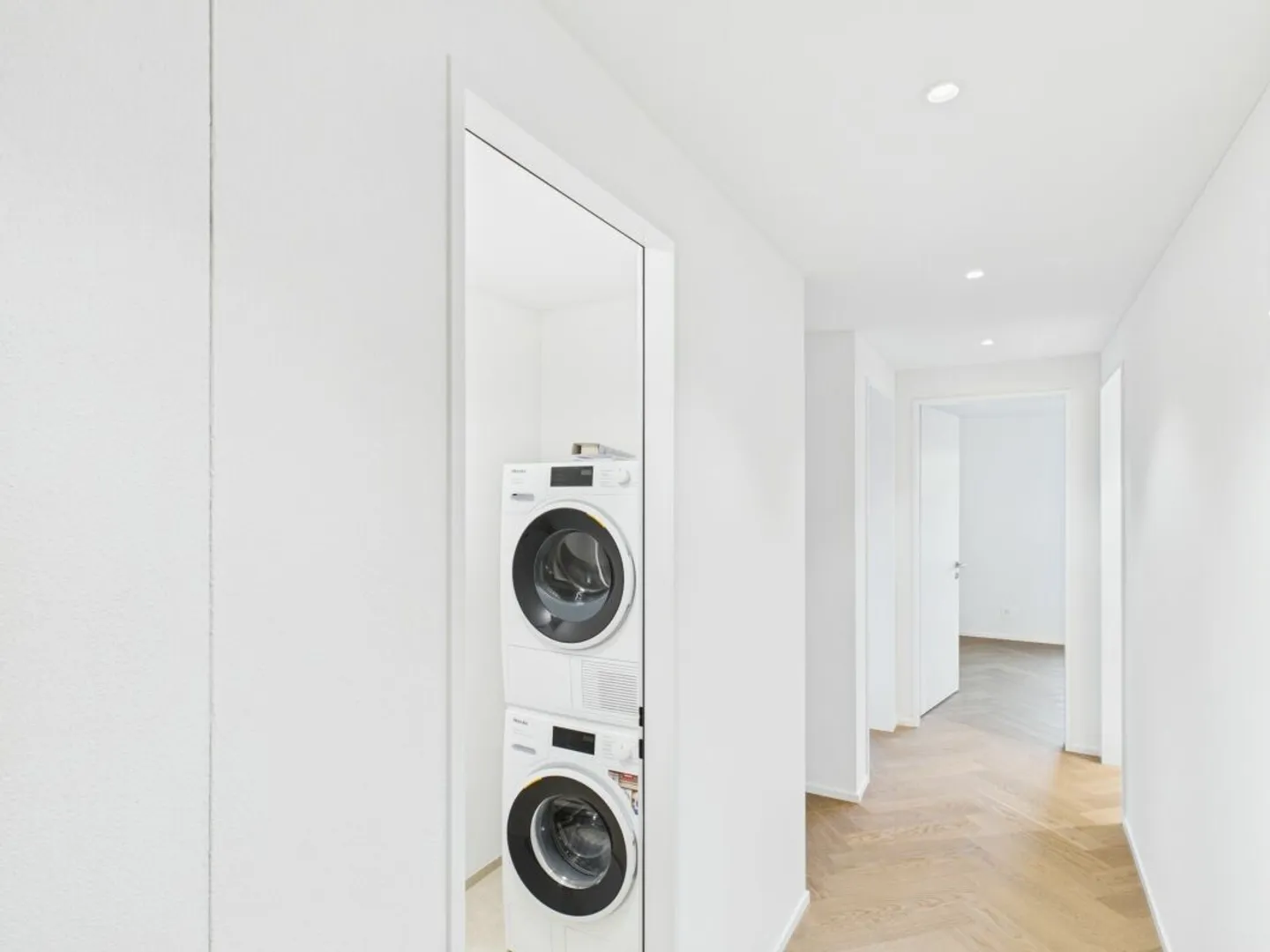 Modern and bright with high-quality finishing standards - Photo 11 of 13