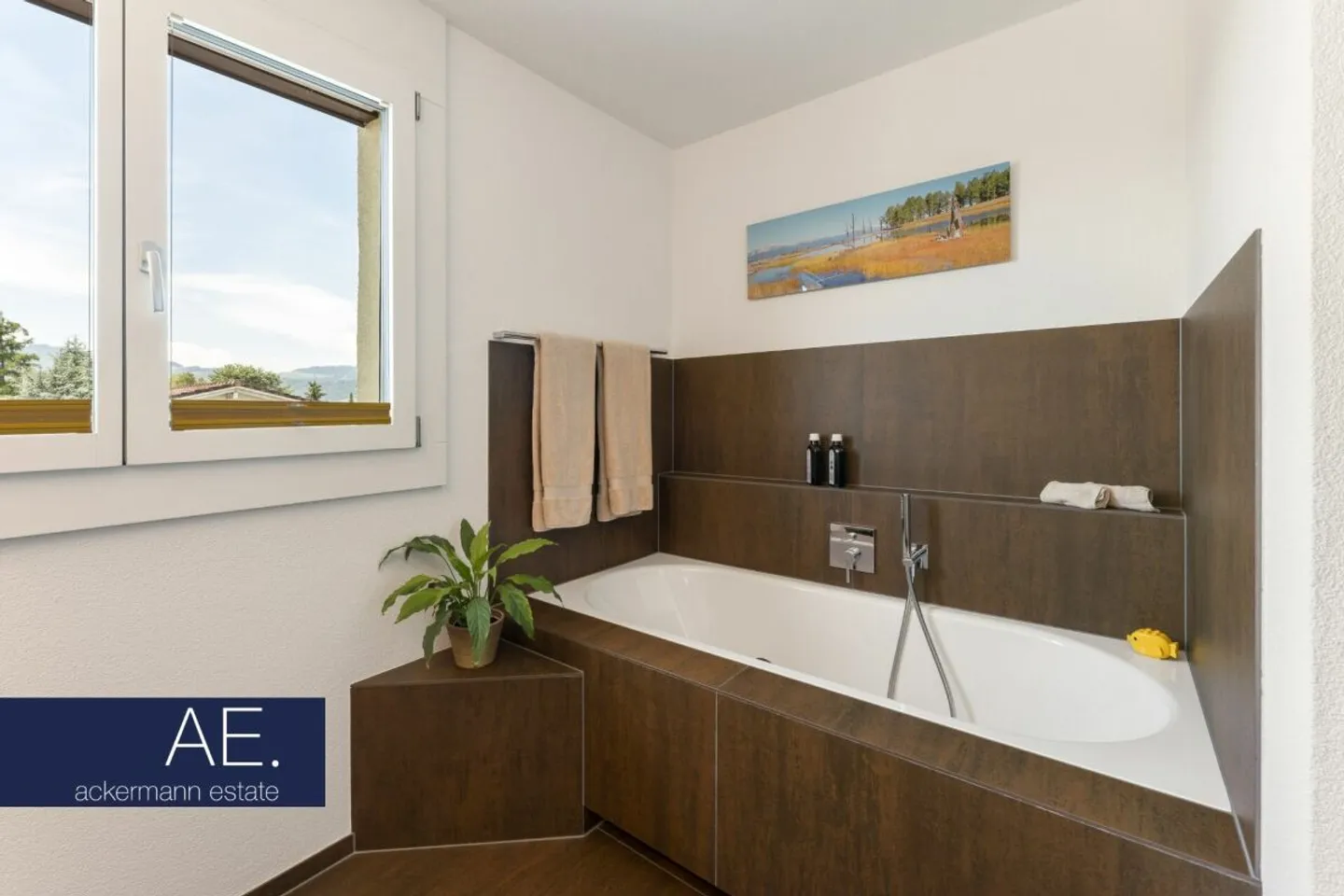Spacious Duplex with Private Terrace - Photo 9 of 12