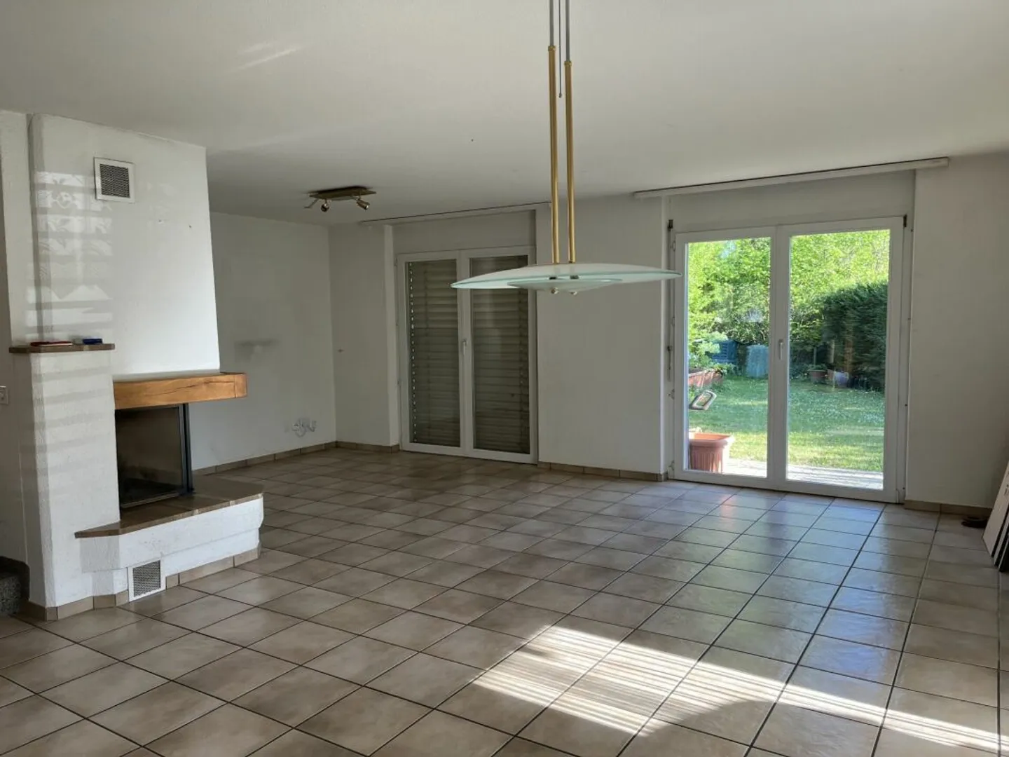 Charming semi-detached house with large garden and plenty of potential in a quiet location in Bözen - Photo 9 of 13