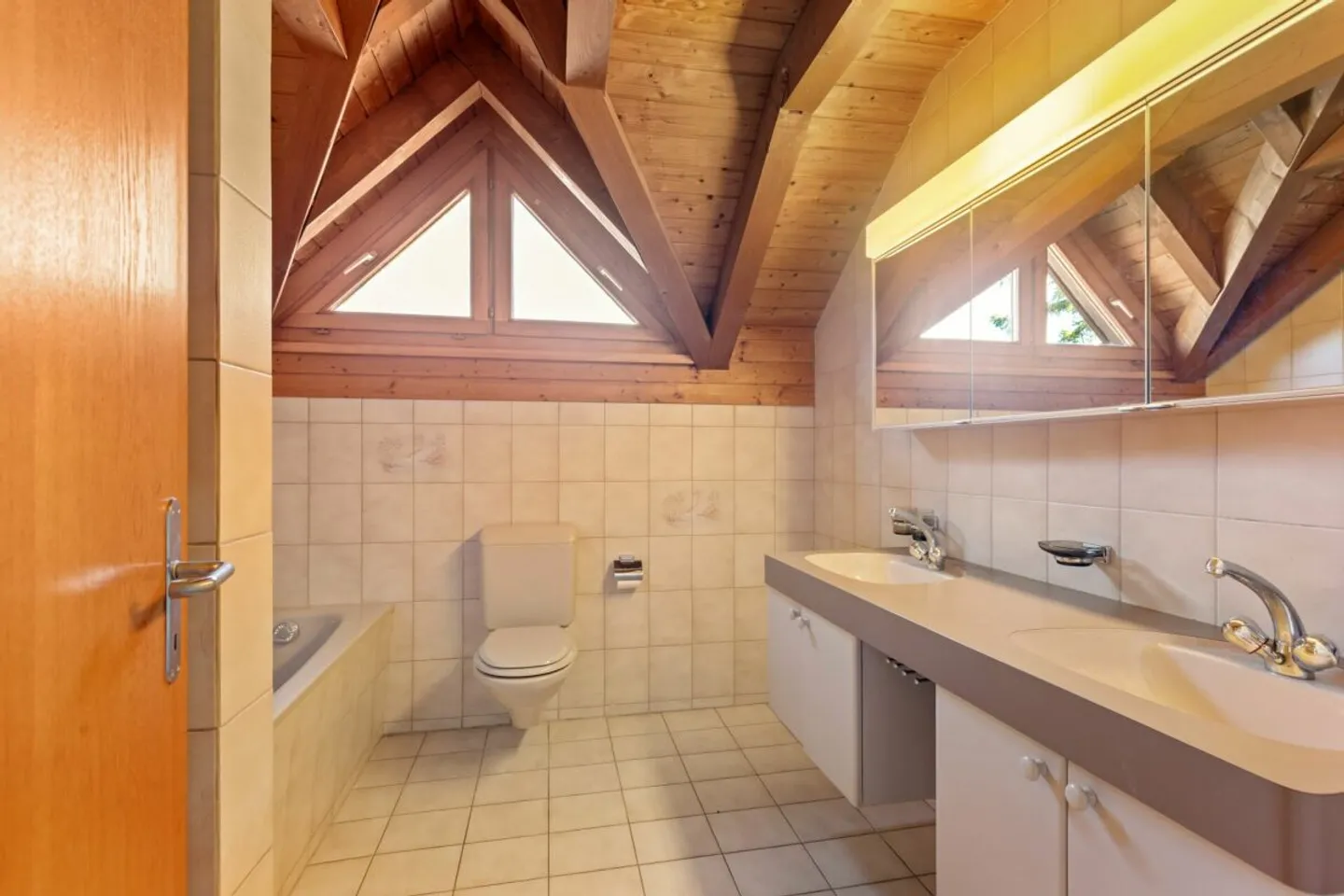 Geräumiges Einfamilienhaus in der Schweiz - Foto 9 von 13