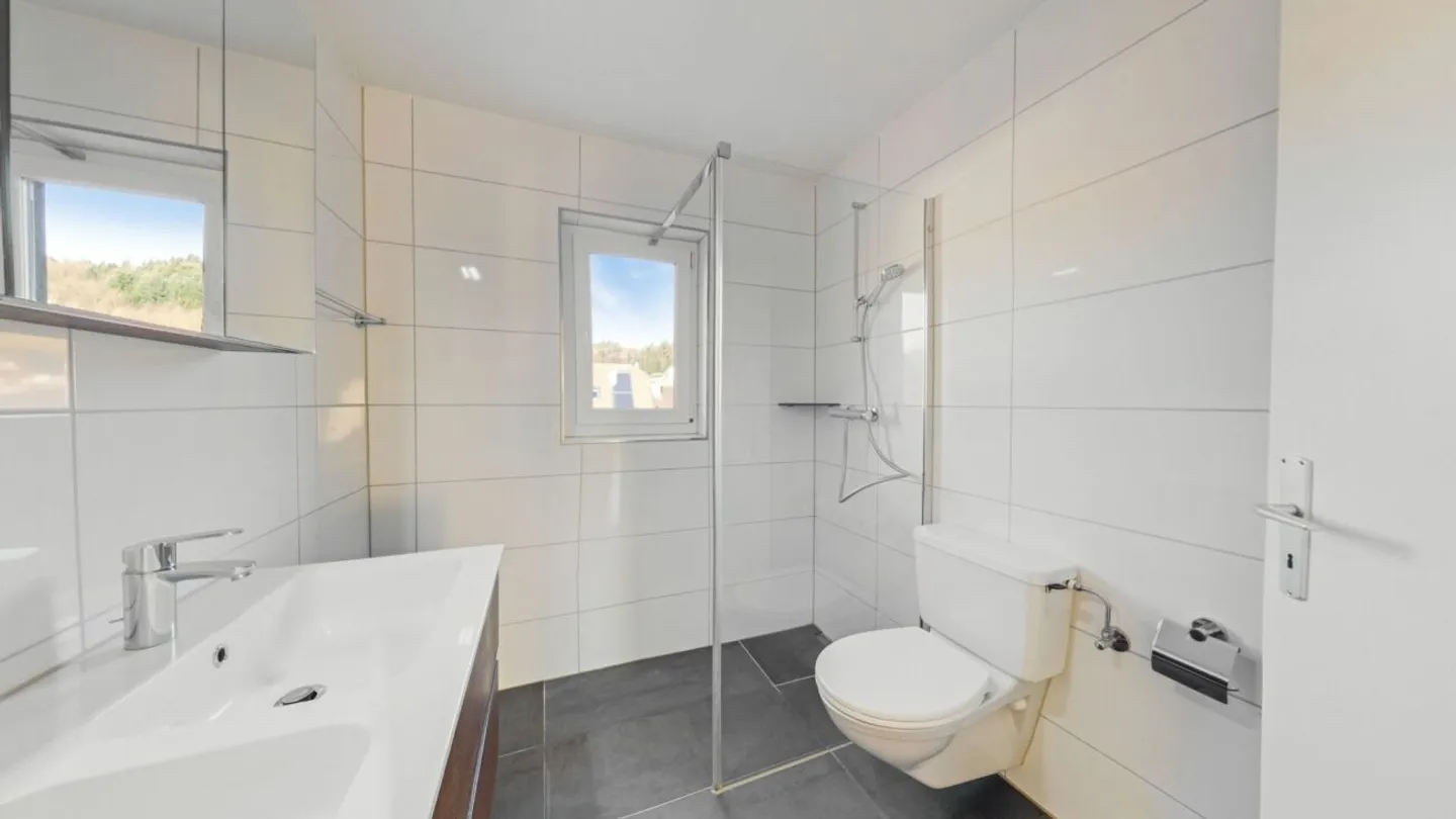 Détente Pure : Appartement de 4,5 pièces avec piscine communautaire et sauna - Photo 12 sur 13