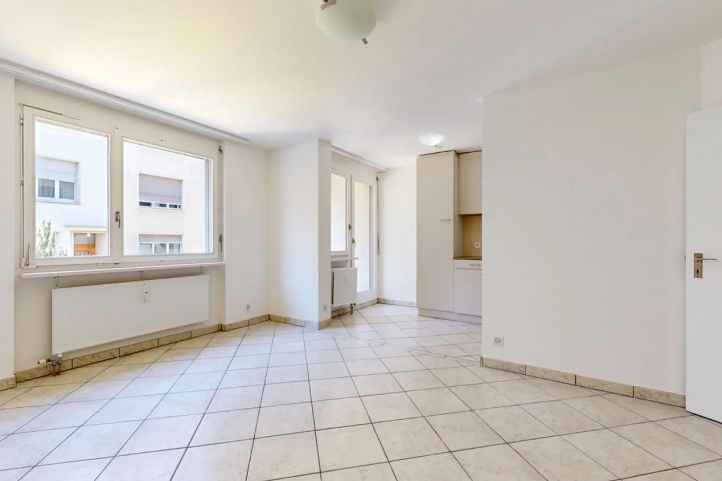 Newly Renovated 2.5-Room Apartment near Messeplatz Basel - Photo 1 of 12