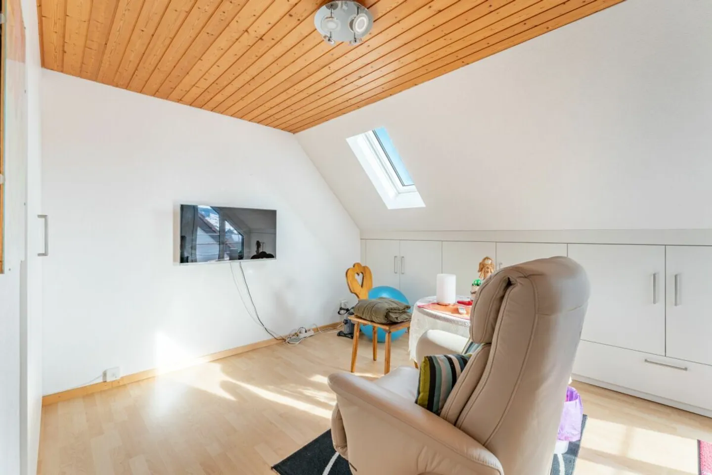 Quiet - well-kept - spacious - 5.5-room terraced house - Photo 12 of 13