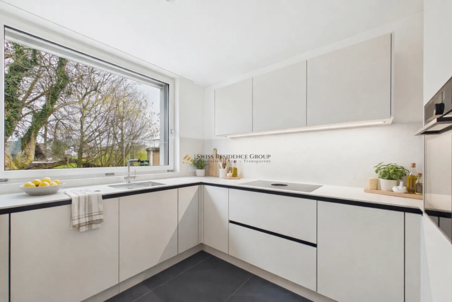 Spacious Family Home with Garden - Photo 3 of 13