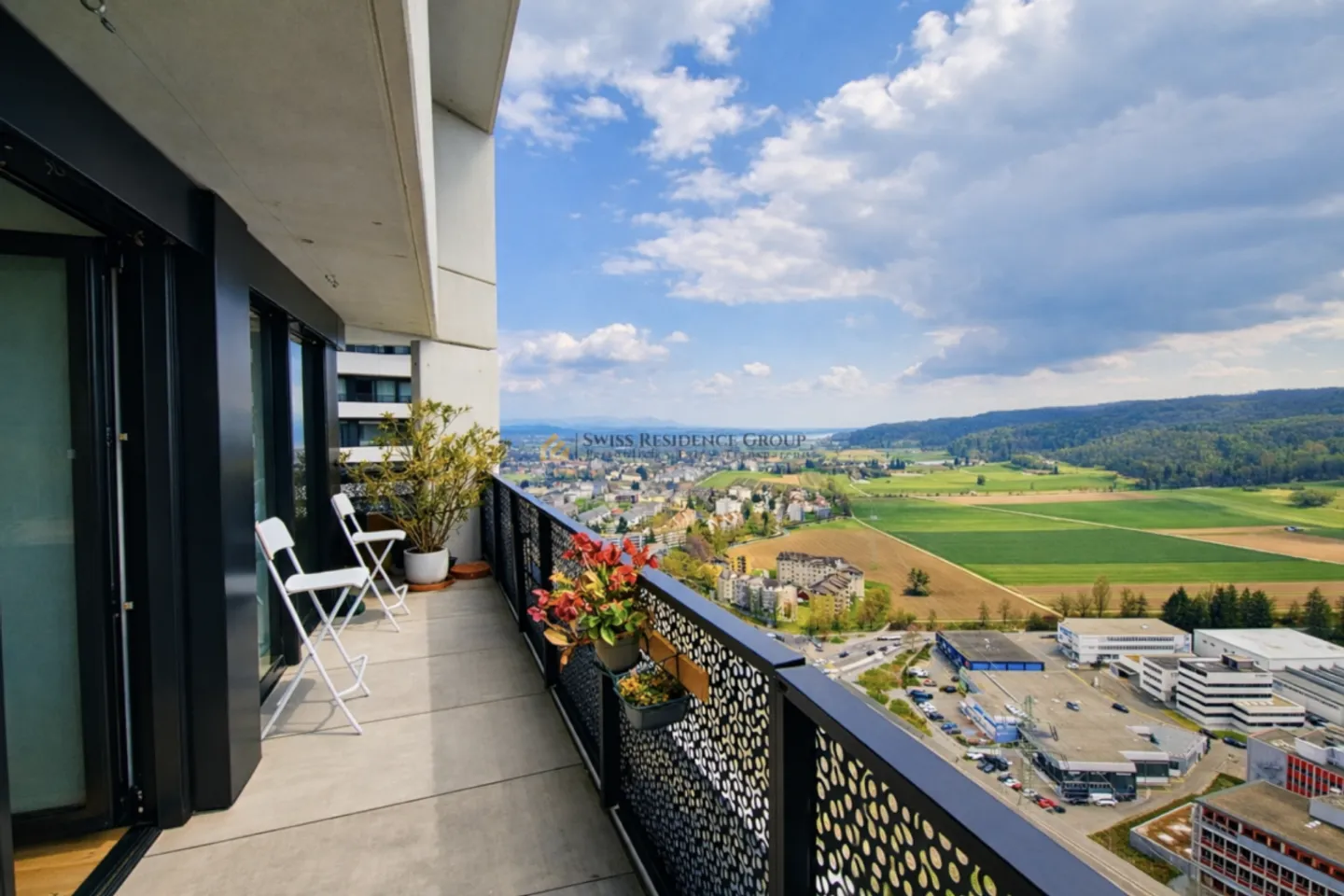 Appartement exclusif de 5,5 pièces au 33ème étage des West Towers Three Point - Photo 4 sur 13