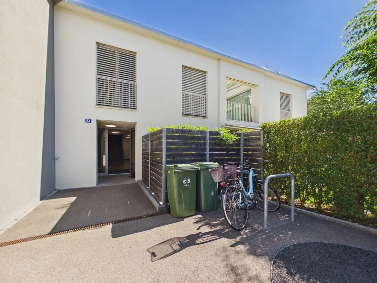 Lumineux, calme et moderne - Appartement de 4,5 pièces pour se sentir bien - Photo 1 sur 11