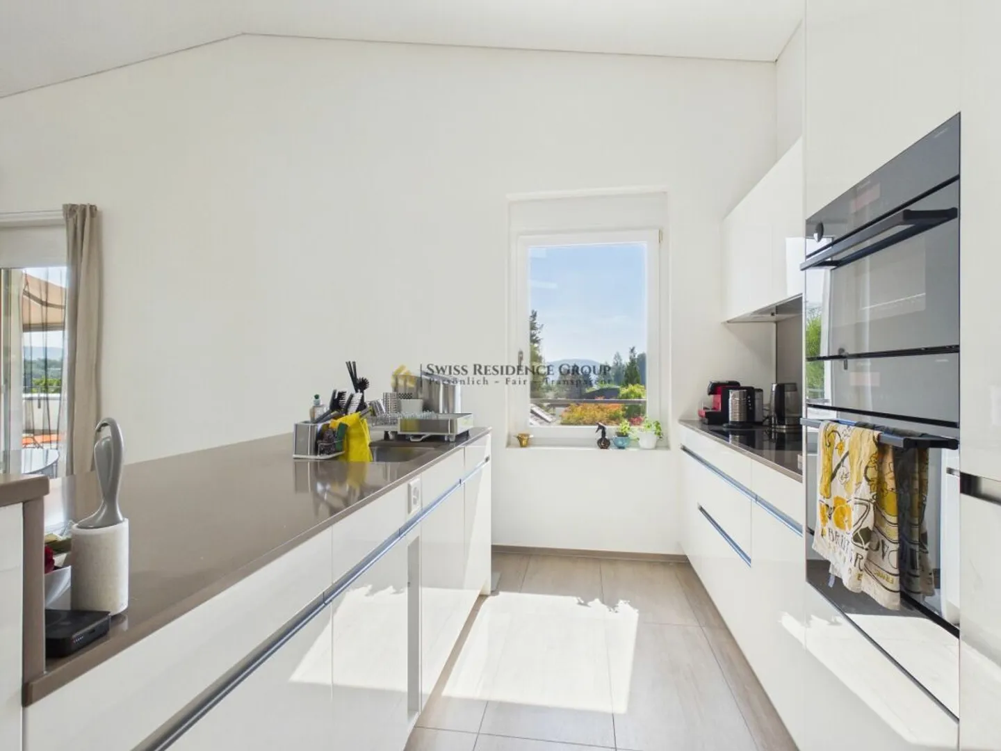 Appartamento con ampia terrazza e vista - Foto 6 di 13