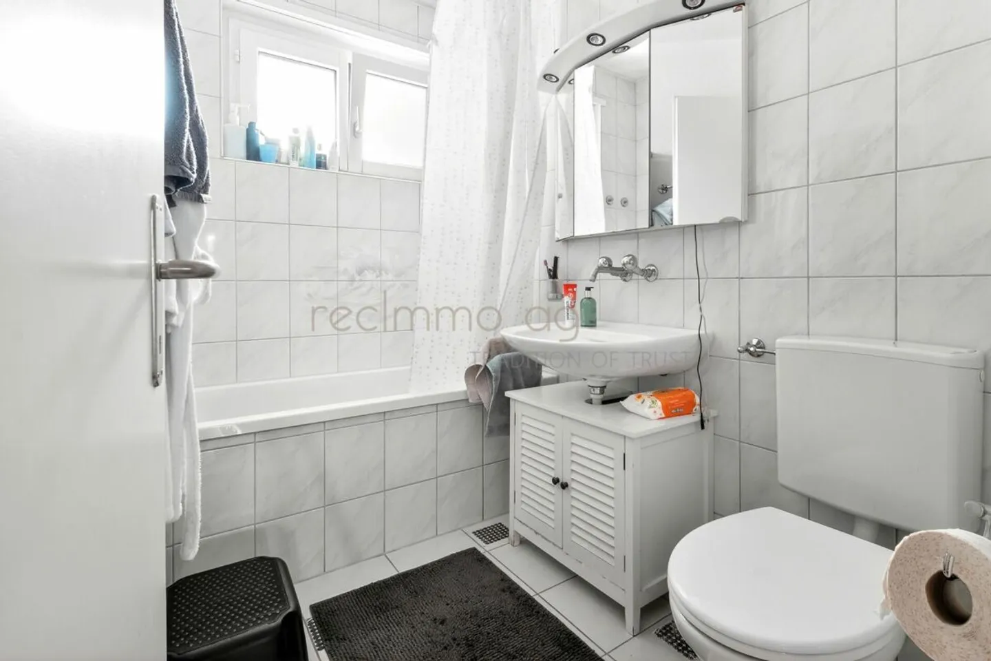 Charmant appartement de 4,5 pièces avec grande terrasse, part de jardin et vue dégagée - Photo 7 sur 12