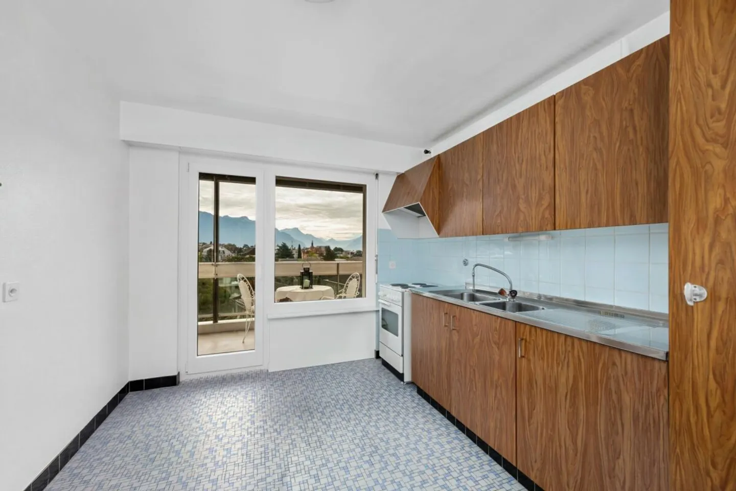Lake View Apartment in La Tour-de-Peilz - Photo 8 of 13