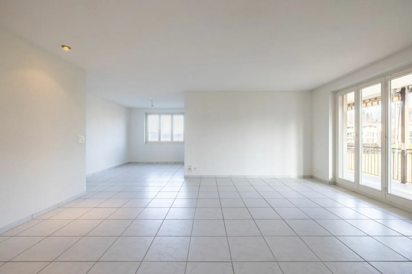Geräumige Wohnung in ruhiger Lage - Foto 3 von 13