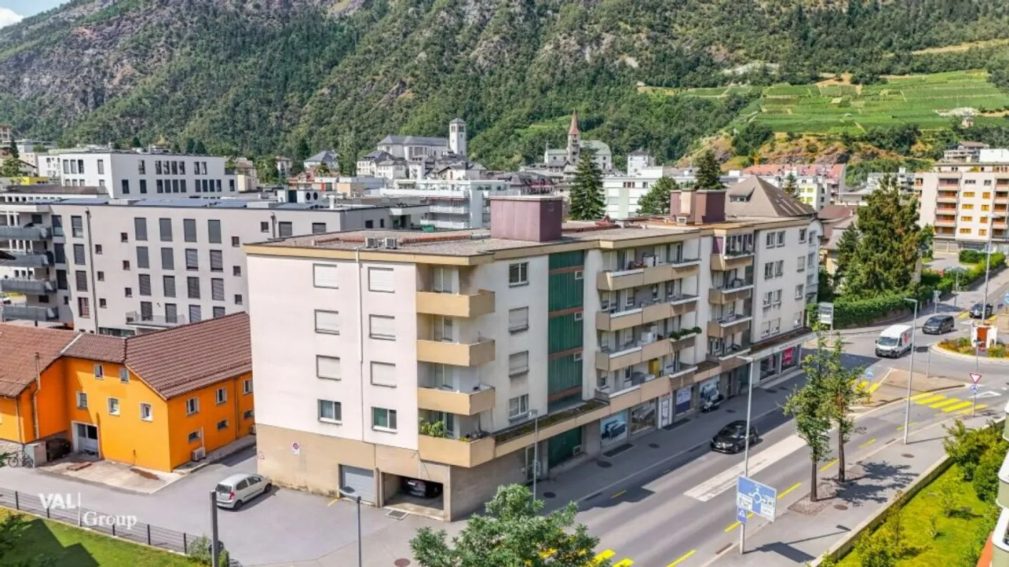 Sunny 3.5-room apartment in the center of Visp - Photo 1 of 13