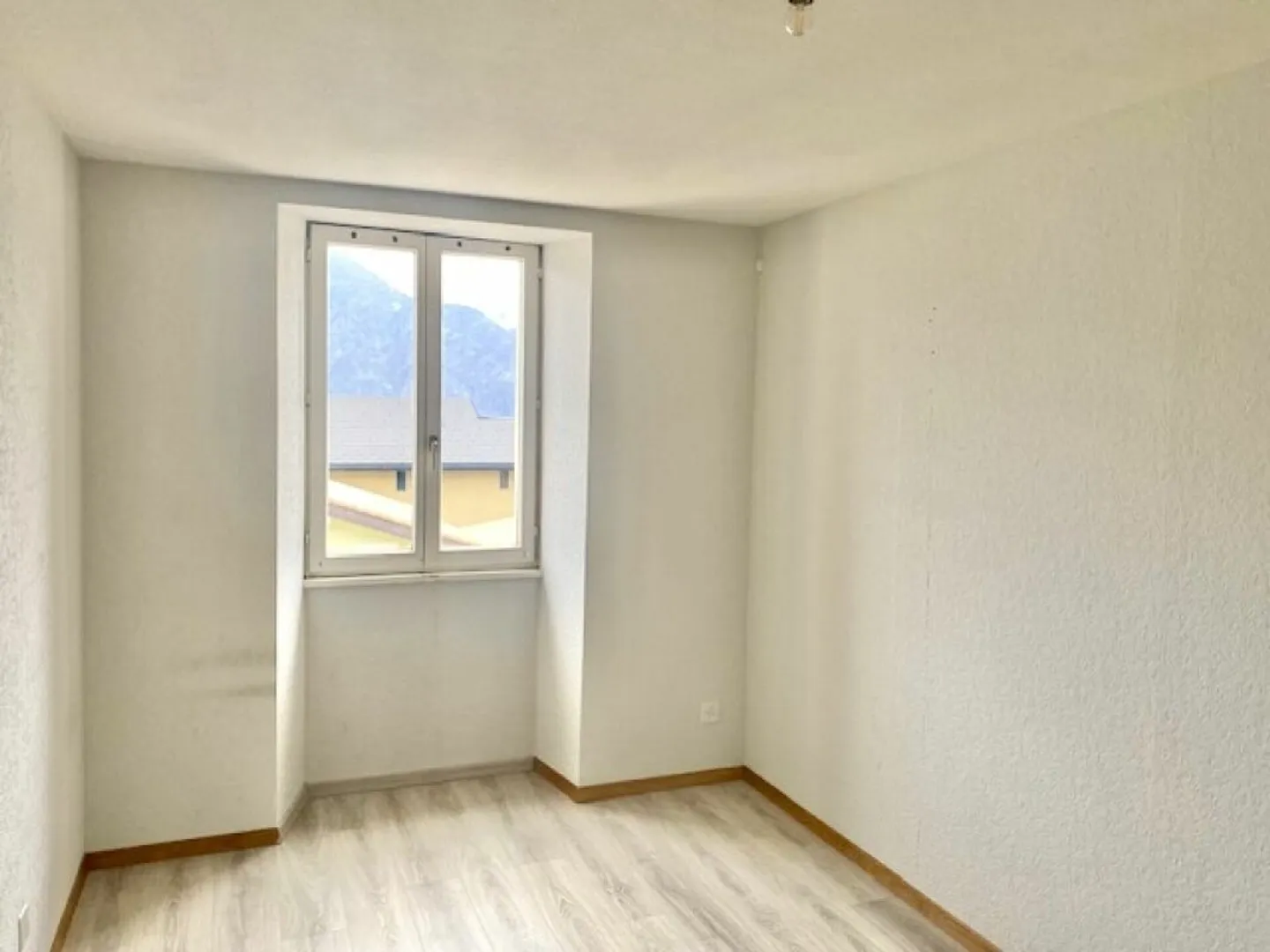 Large 4.5-room apartment - 150 m² - Chamoson center - Photo 7 of 8