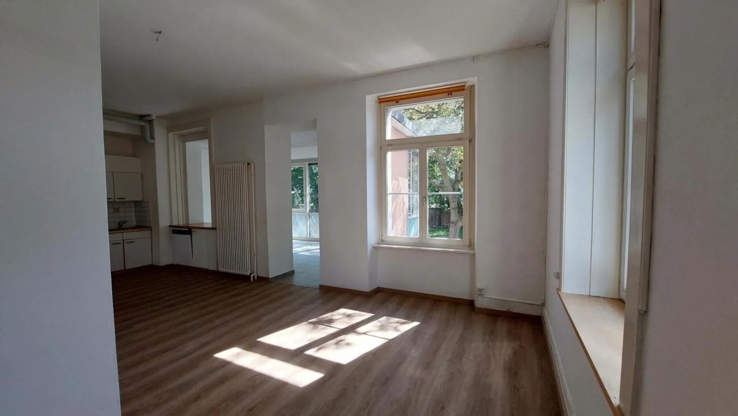 Charming old building apartment with winter garden in a central location - Photo 5 of 12