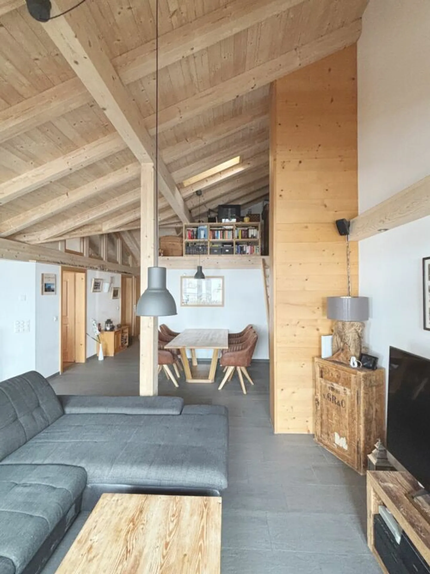 Charmante Chaletwohnung mit Aussicht - Foto 3 von 13