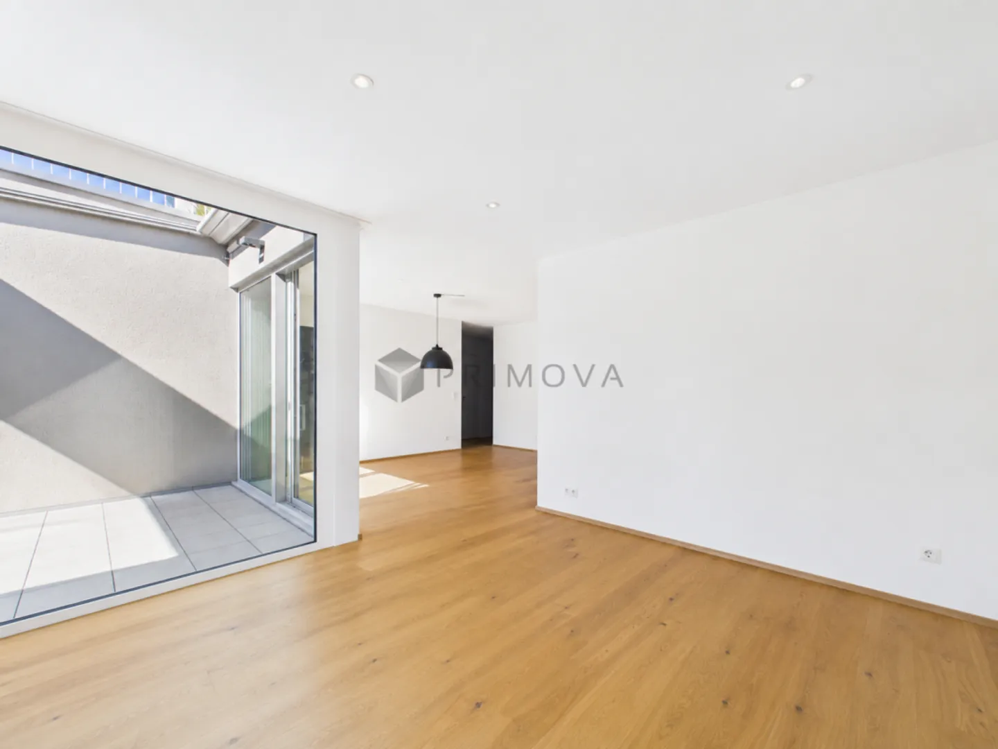 Lumineux, calme et moderne - Appartement de 4,5 pièces pour se sentir bien - Photo 3 sur 11