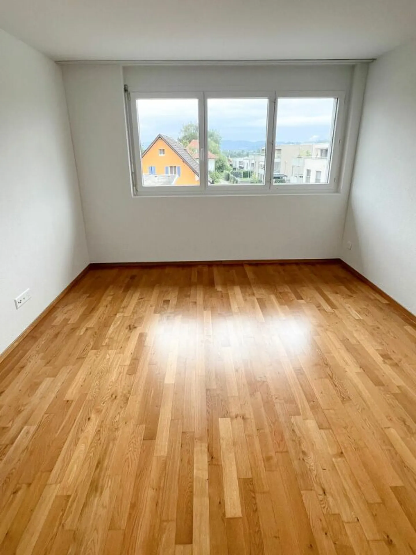 Modernes Apartment mit grossem Balkon - Foto 7 von 11