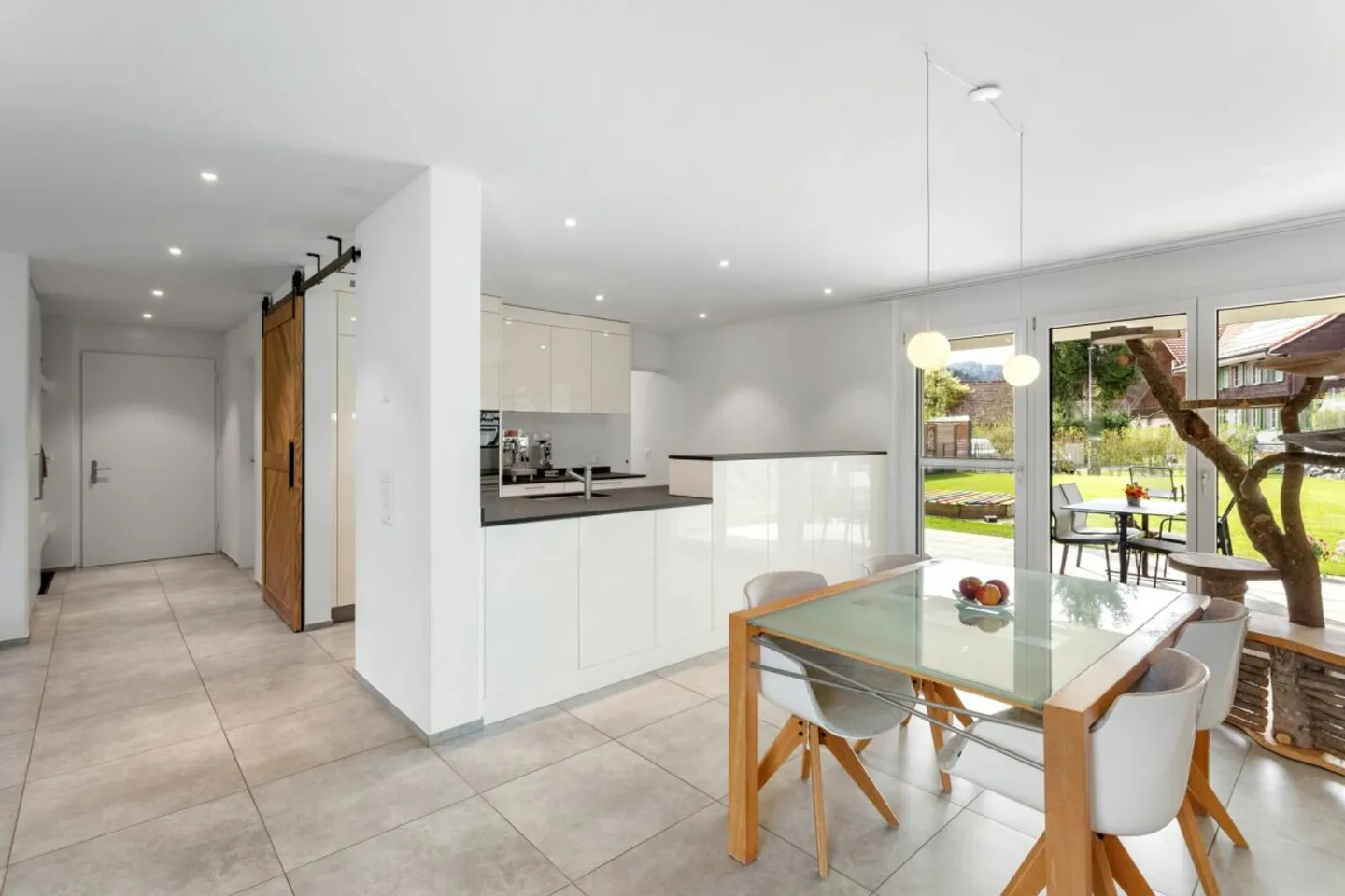 Vie proche de la nature dans une maison individuelle presque neuve - Photo 3 sur 13