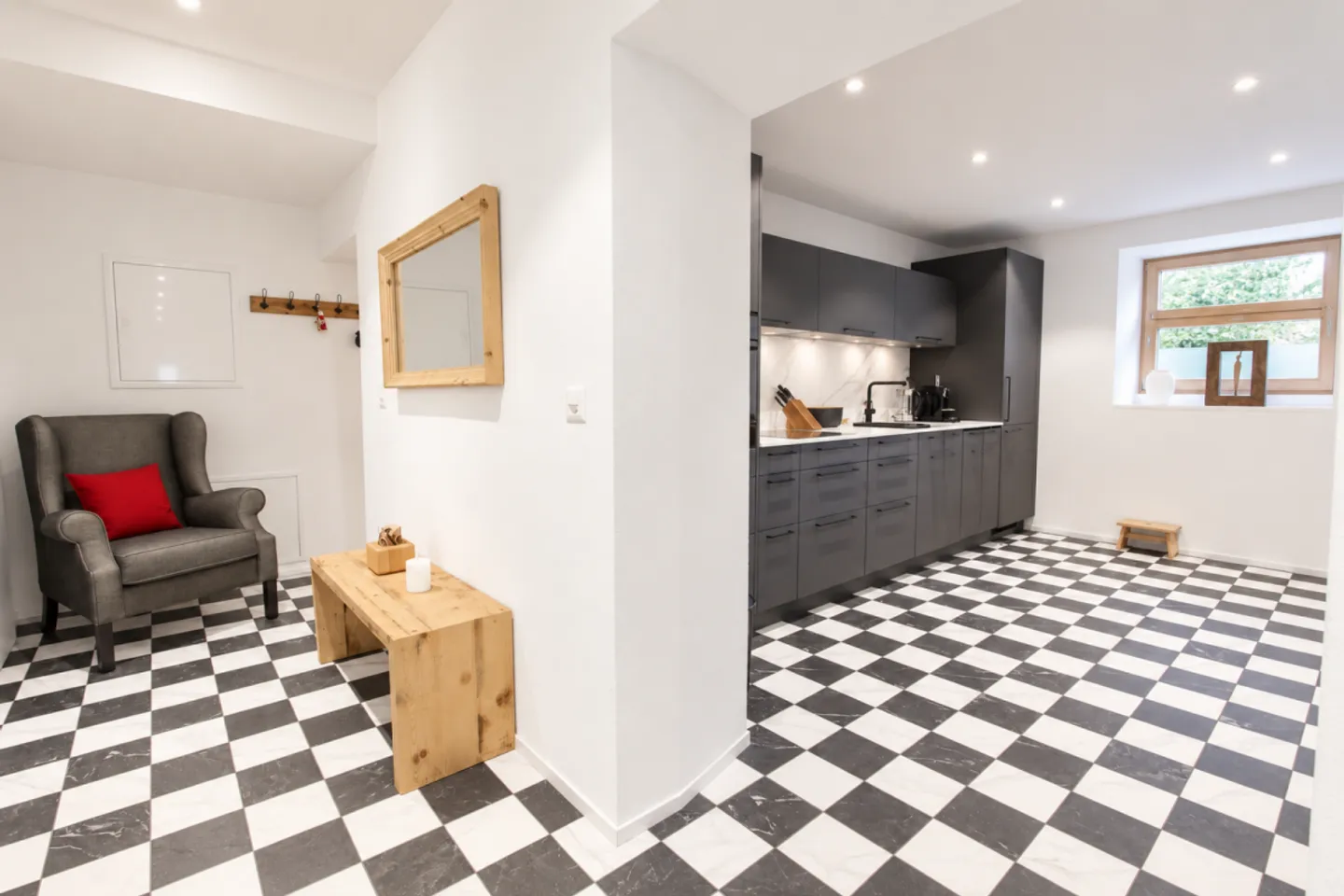 3.5 Room Apartment with Extravagant Interior Design - Photo 4 of 13