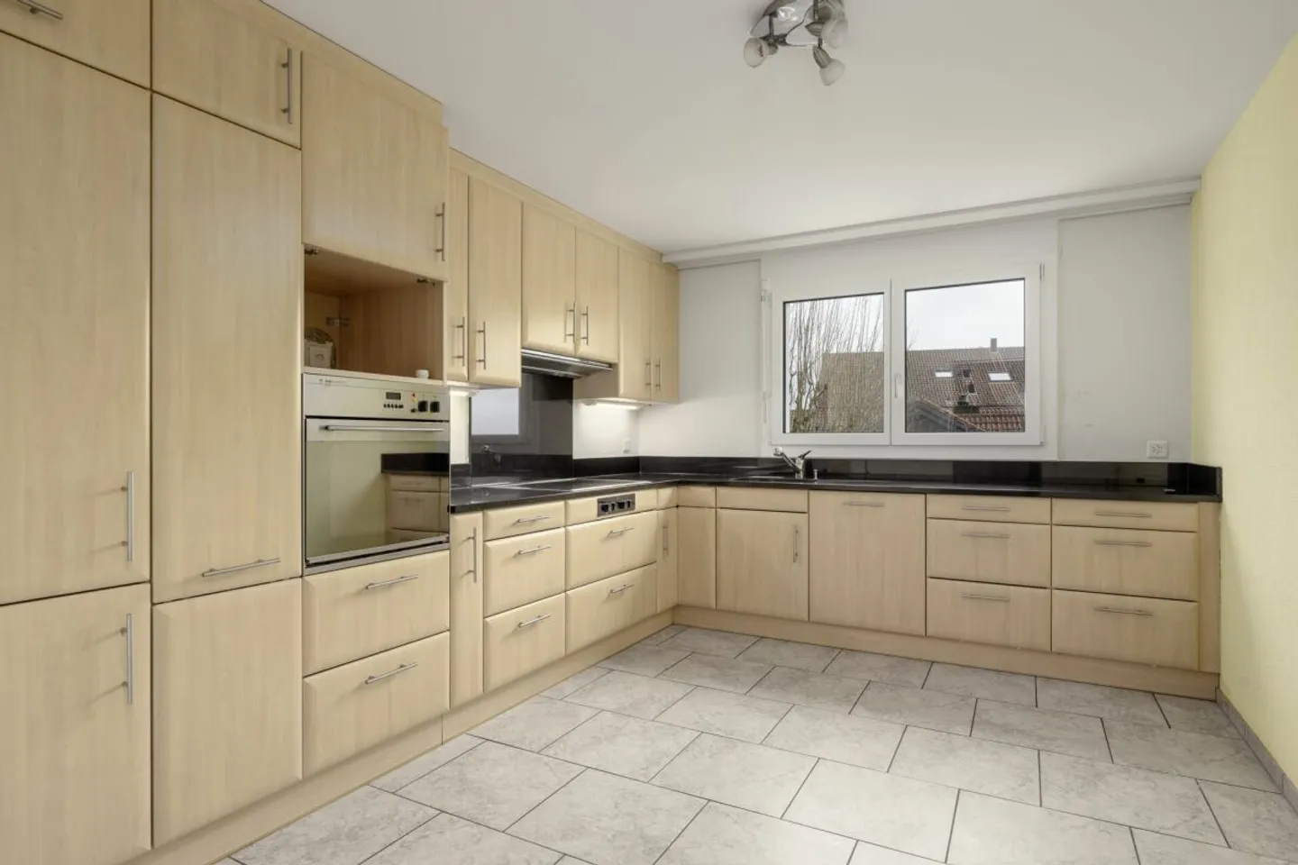 Charming Apartment with a View in Oberwil-Lieli - Photo 4 of 7