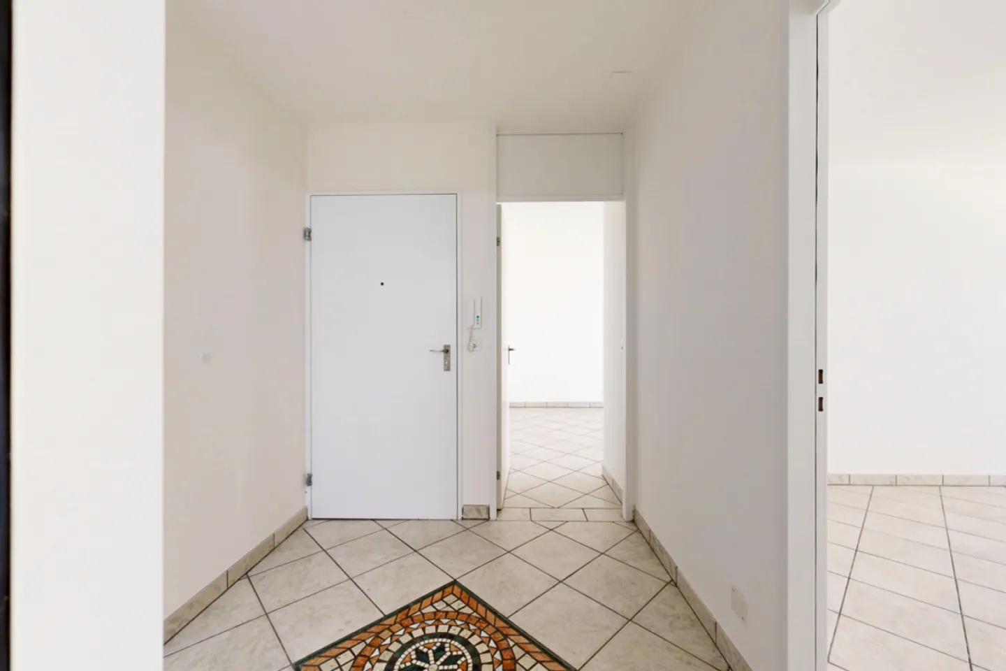 Newly Renovated 2.5-Room Apartment near Messeplatz Basel - Photo 7 of 12