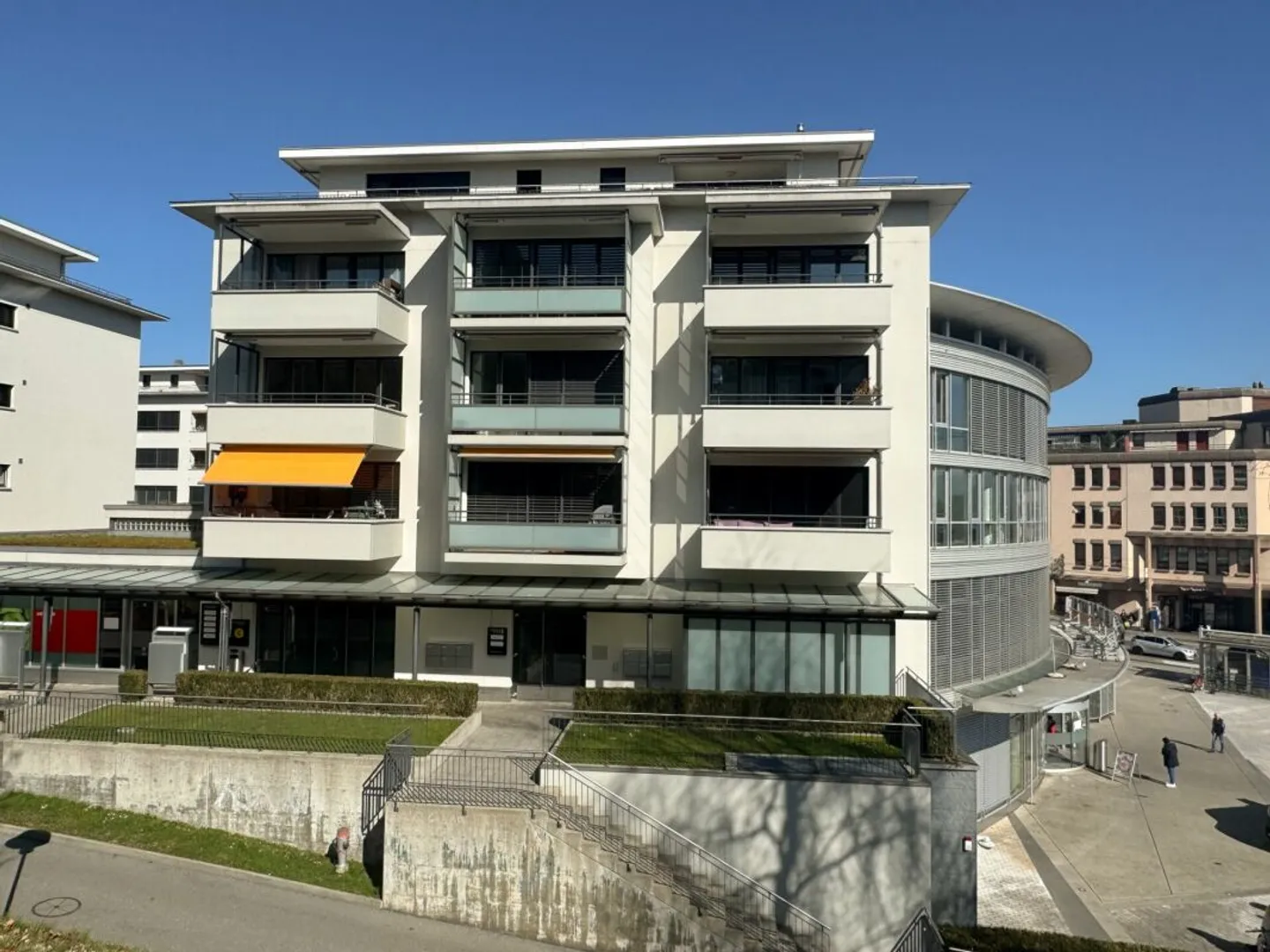 Charming 2.5-room apartment at Sonnenplatz with mountain view - Photo 1 of 8