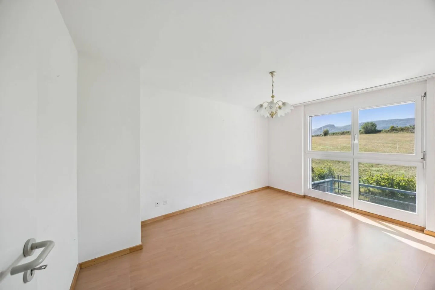 Modernes 5 ½-Zimmer-Reihen-Einfamilienhaus mit Garage und schöner Aussicht - Photo 6 of 10