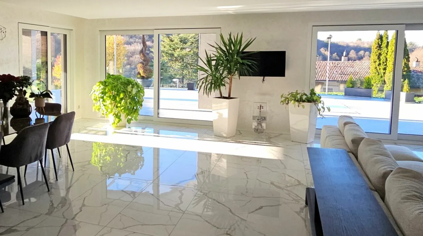 VILLA MODERNE AVEC PISCINE ET TOIT TERRASSE PANORAMIQUE - Photo 3 sur 13