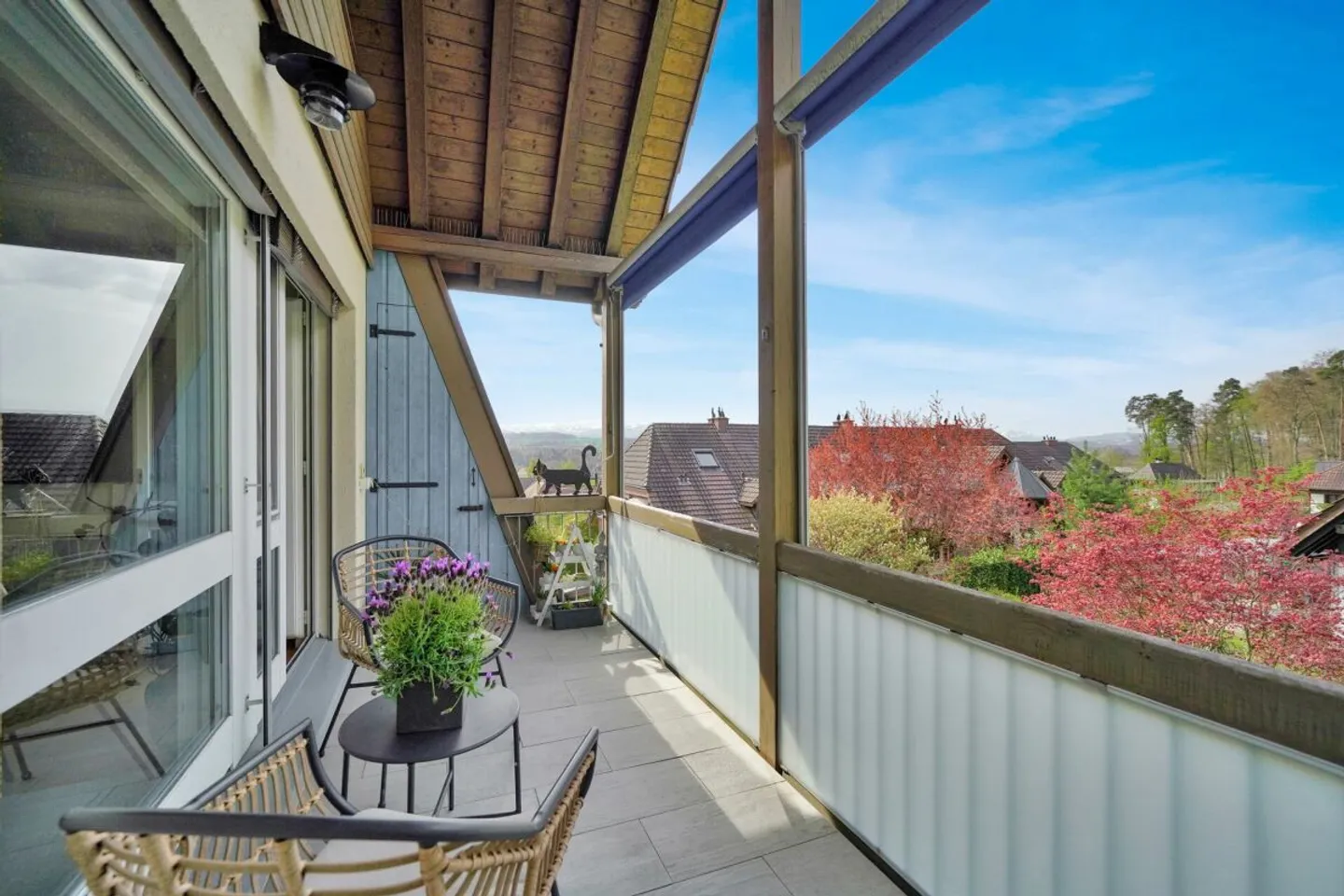 A Home to Fall in Love With - Modern 3.5-Room Attic Apartment with Charm - Photo 4 of 13