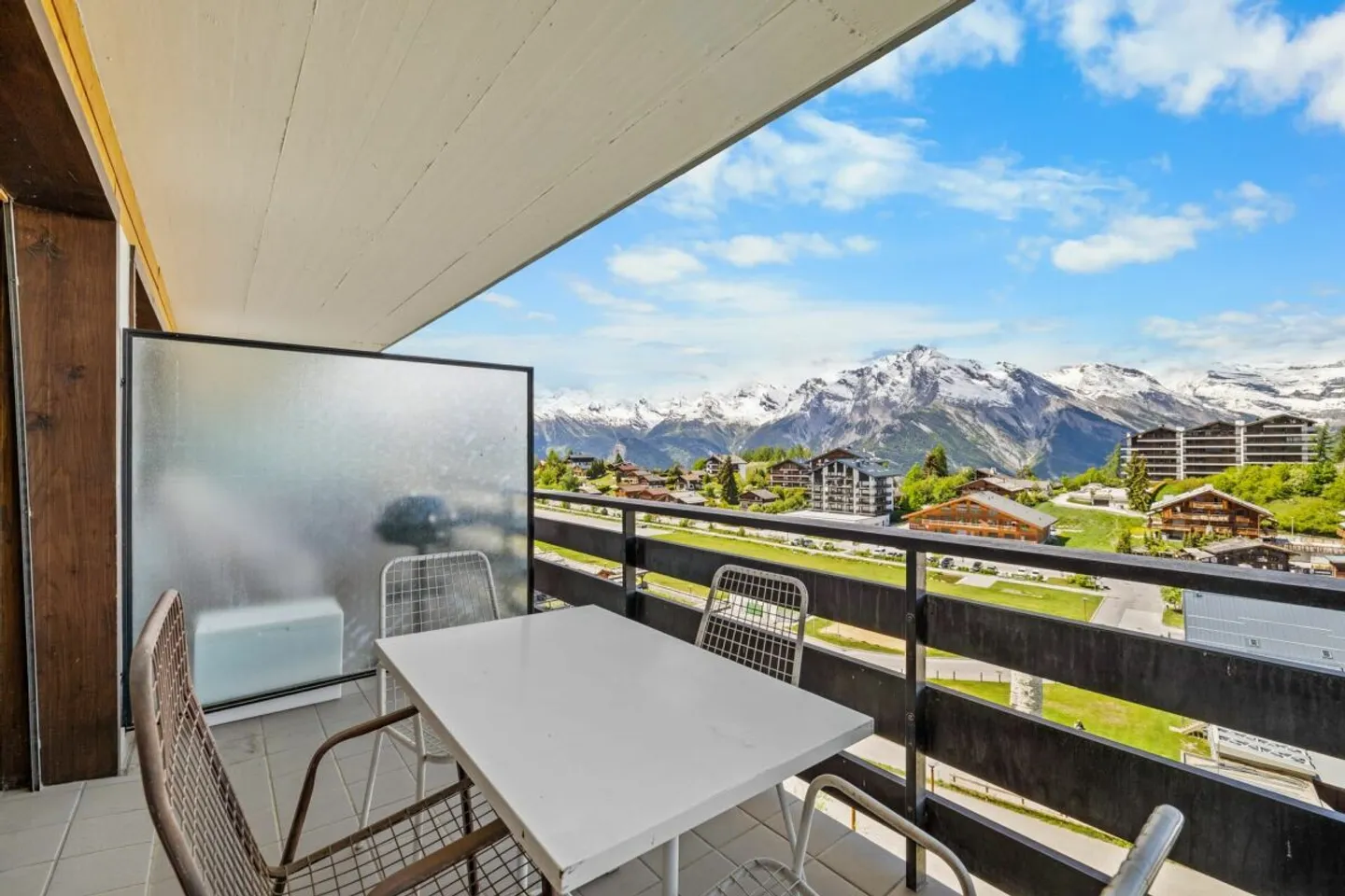 Ski-in/Ski-out Apartment - Photo 6 of 13