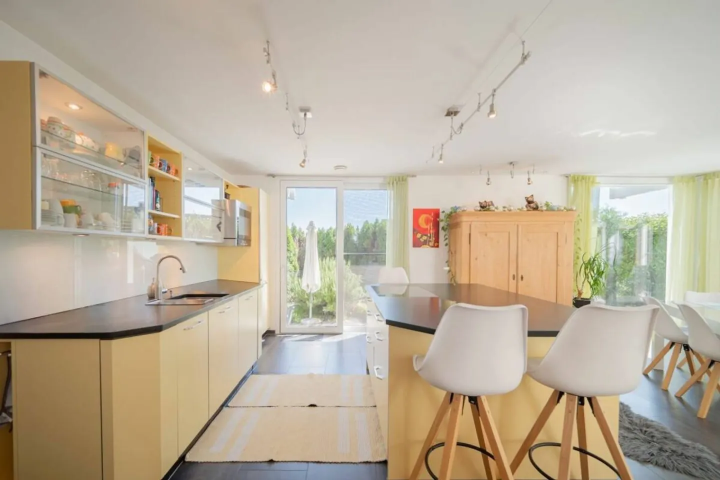 CASA D'ARCHITETTO CON MOLTO SPAZIO, VISTA ALPINA E PARTICOLARE SENSO DI VIVERE - Foto 6 di 13